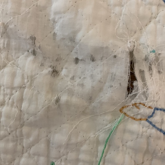 Vintage ‘50’s hand embroidered Humpty Dumpty baby quilt. - Picture 11 of 13